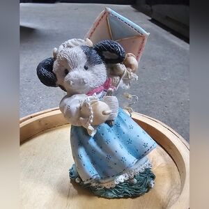 Vintage 1995 Mary's Moo Moo "Spring Is In The Air" Figurine